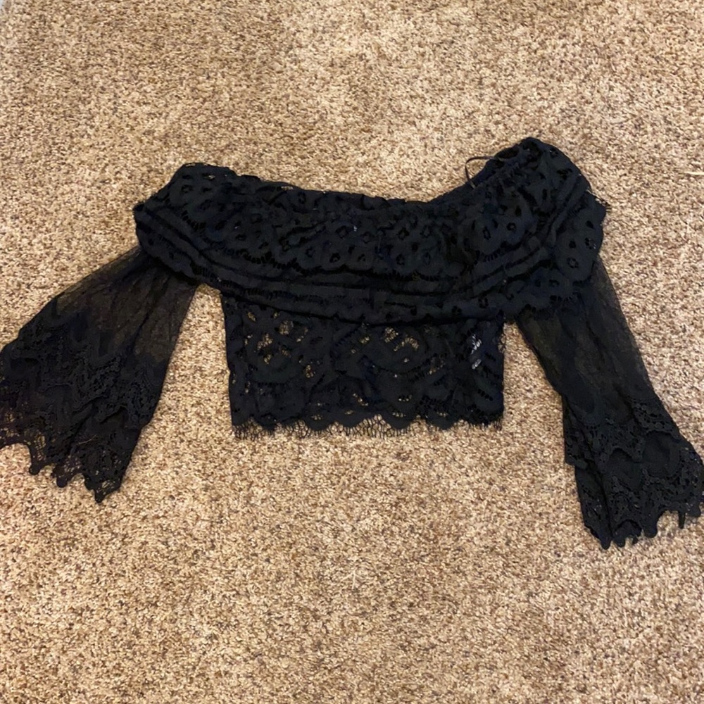 SEEK XS lace top GUC